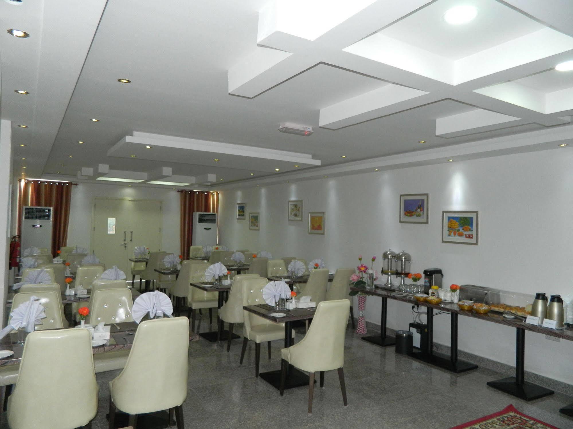 Wanasa Hotel Apartments Maszkat Kültér fotó